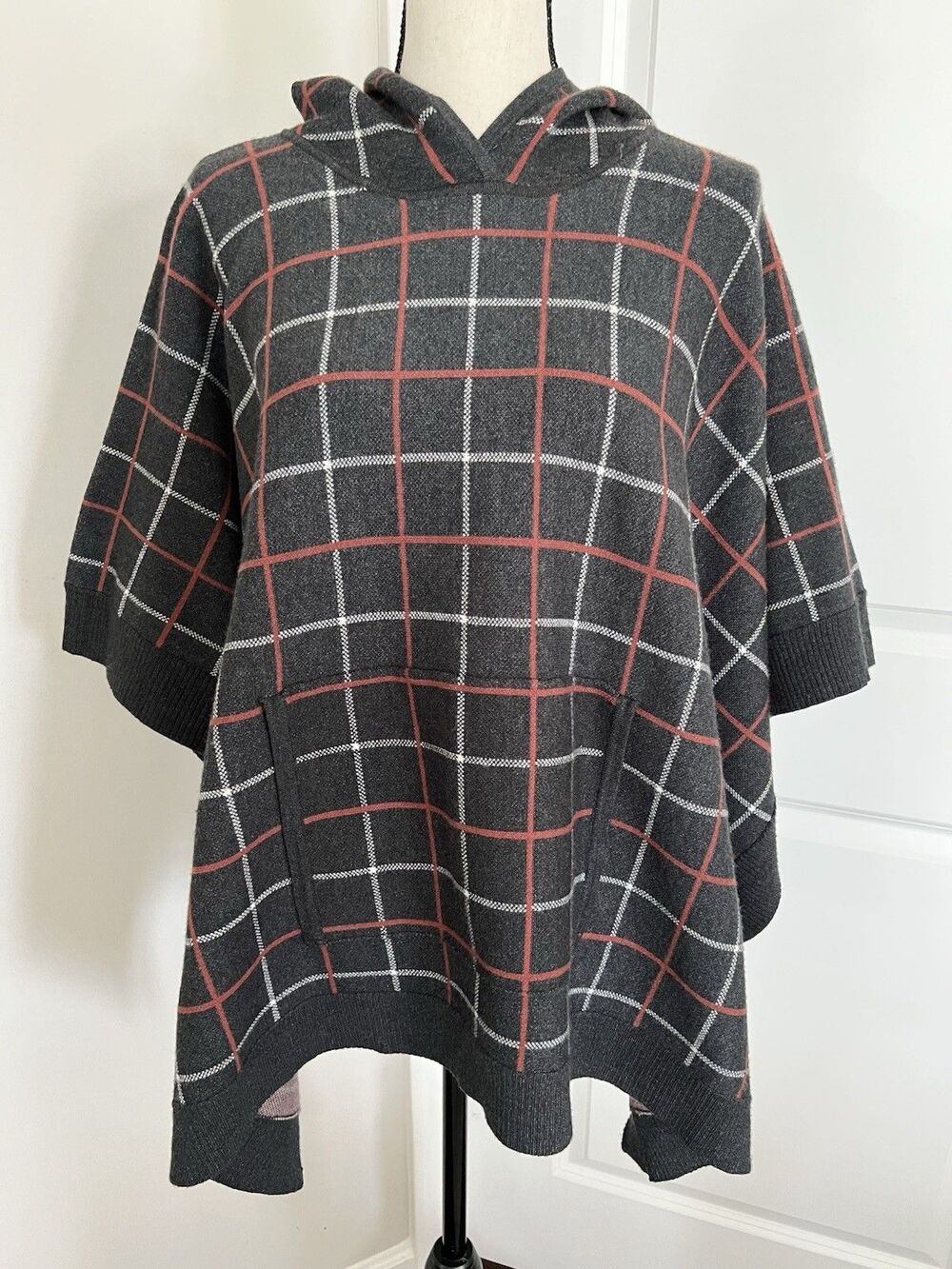 NWT Tahari Plaid Poncho Grey One Size